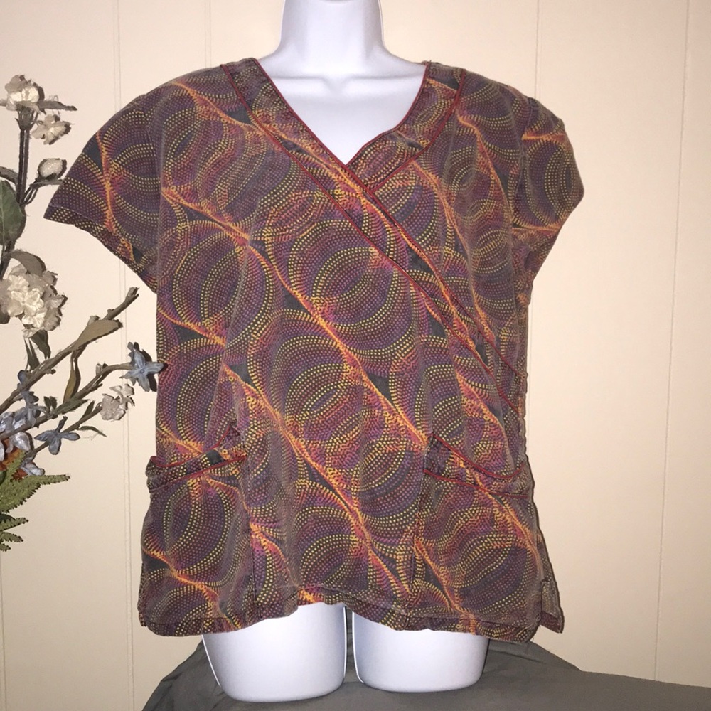 Delta scrub top